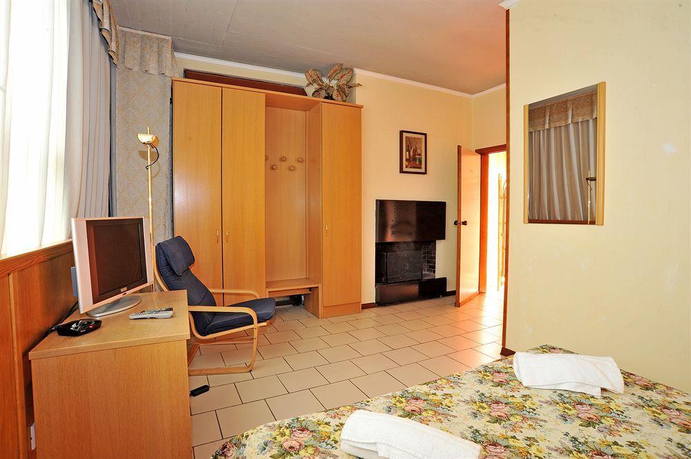 Hotel Cristallo Barga Fornaci di Barga Exterior foto