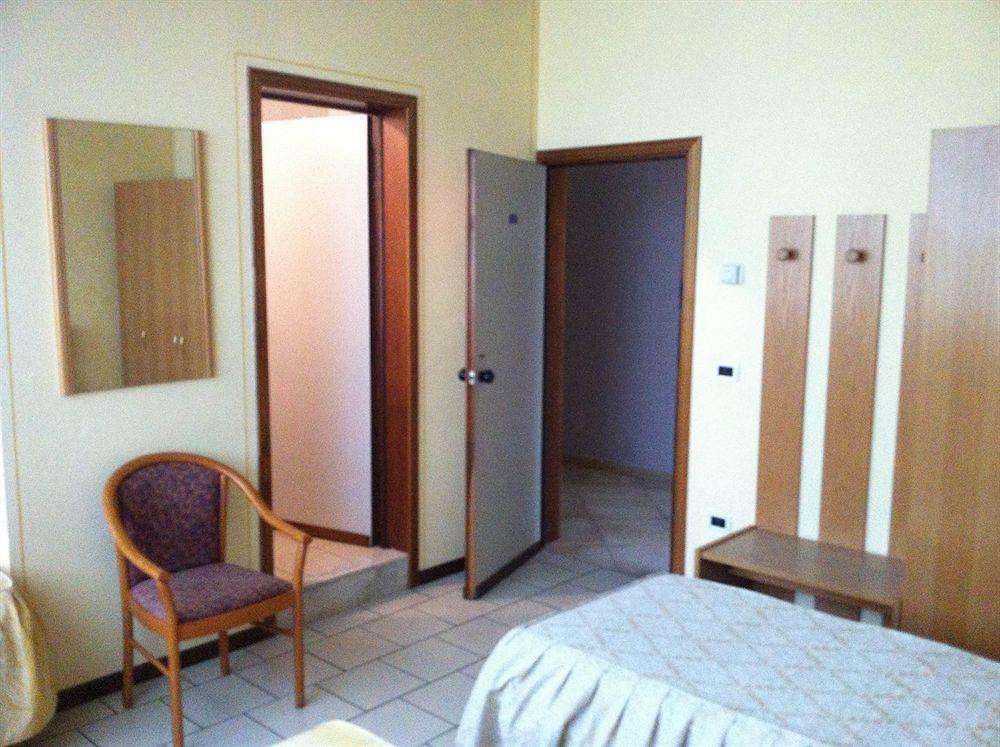 Hotel Cristallo Barga Fornaci di Barga Exterior foto
