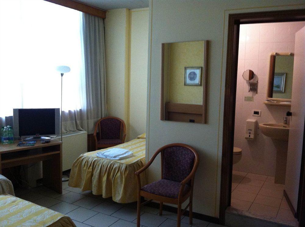 Hotel Cristallo Barga Fornaci di Barga Exterior foto