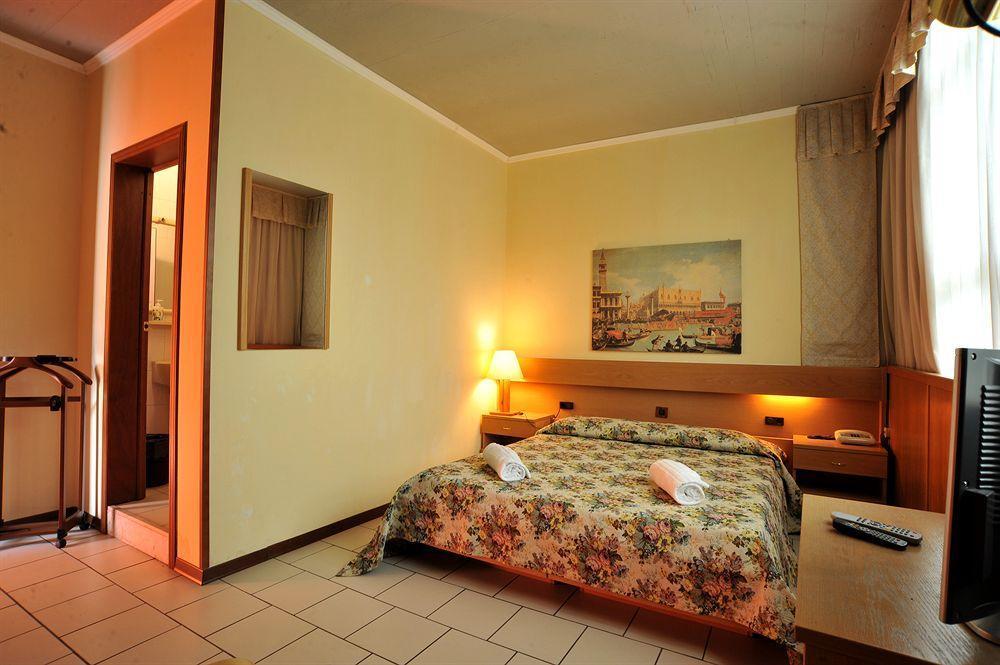 Hotel Cristallo Barga Fornaci di Barga Exterior foto