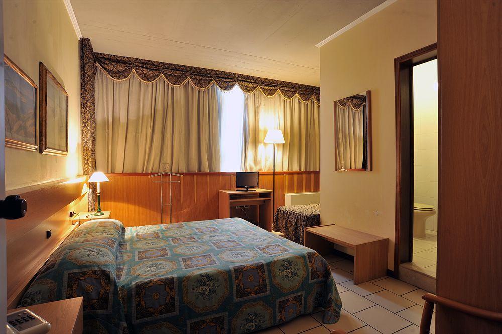 Hotel Cristallo Barga Fornaci di Barga Exterior foto