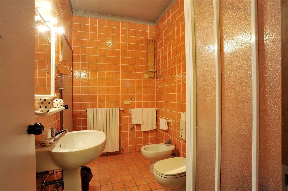 Hotel Cristallo Barga Fornaci di Barga Exterior foto