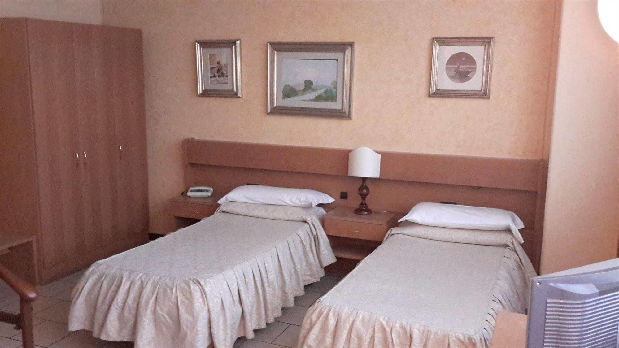 Hotel Cristallo Barga Fornaci di Barga Exterior foto