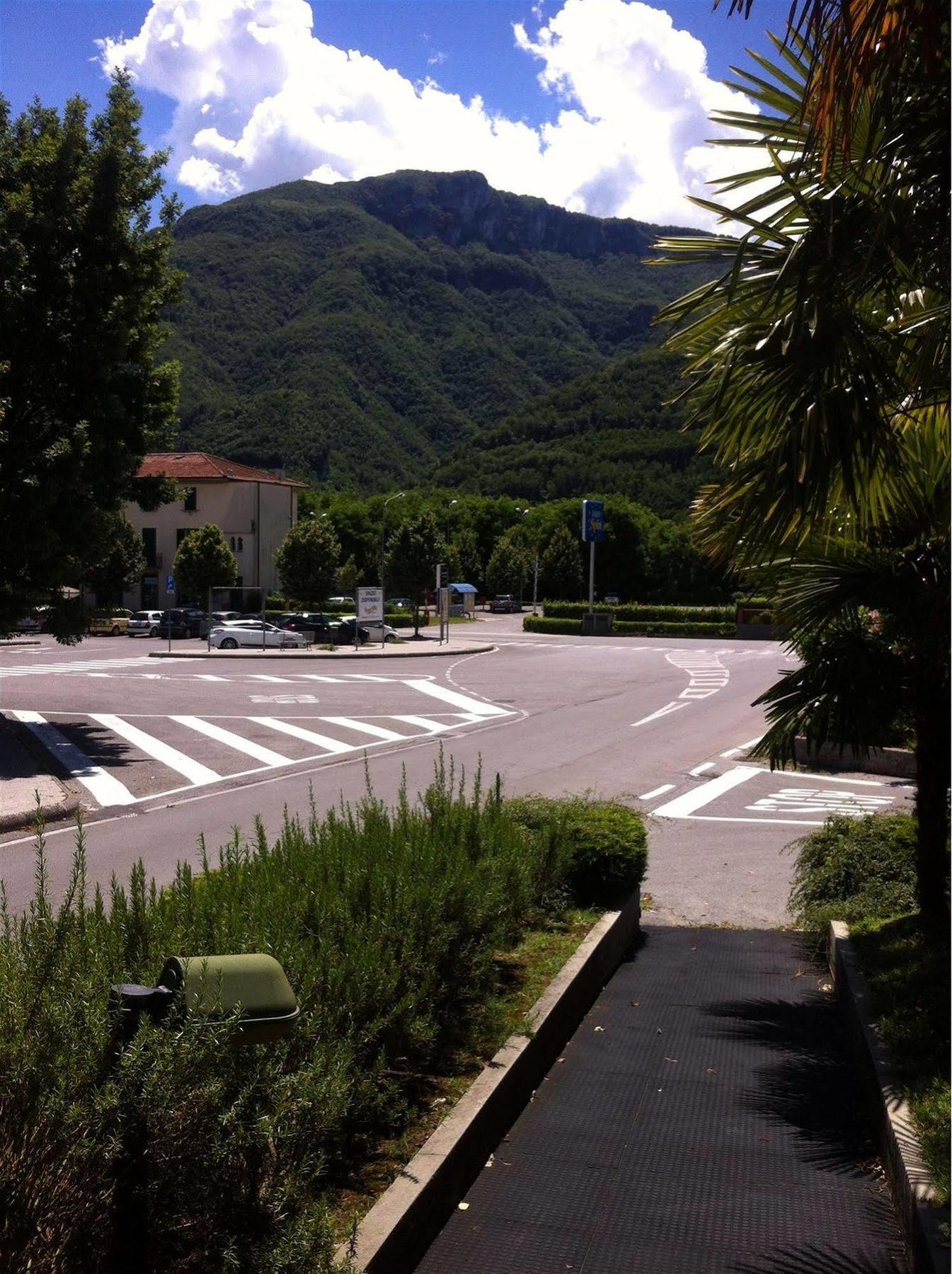 Hotel Cristallo Barga Fornaci di Barga Exterior foto